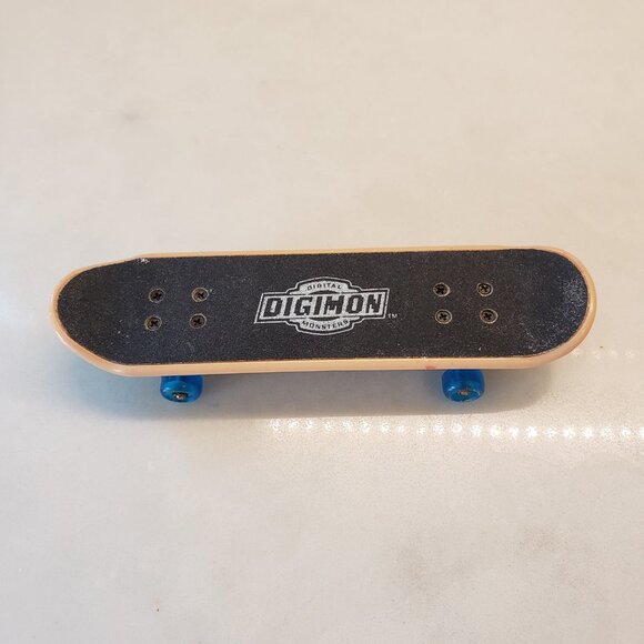 Digimon Digital Monsters Finger Skateboard Skateboarding, Garudamon #65 - Picture 1 of 5